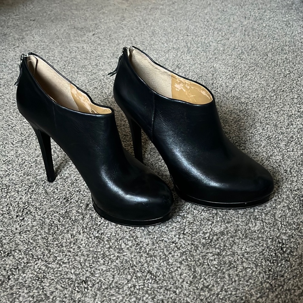 Nine West Black Leather Haywire Ankle Boot Booties Heels Size 8.5
